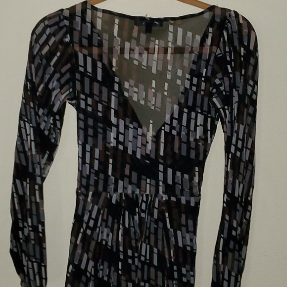 Karen Kane faux wrap long sleeve top - Picture 4 of 6
